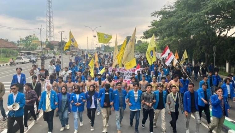 DIINISIASI OLEH PKC PMII BANTEN, PMII KOTA TANGERANG TURUT SERTA TURUN KE JALAN: SUARA MAHASISWA, SUARA RAKYAT