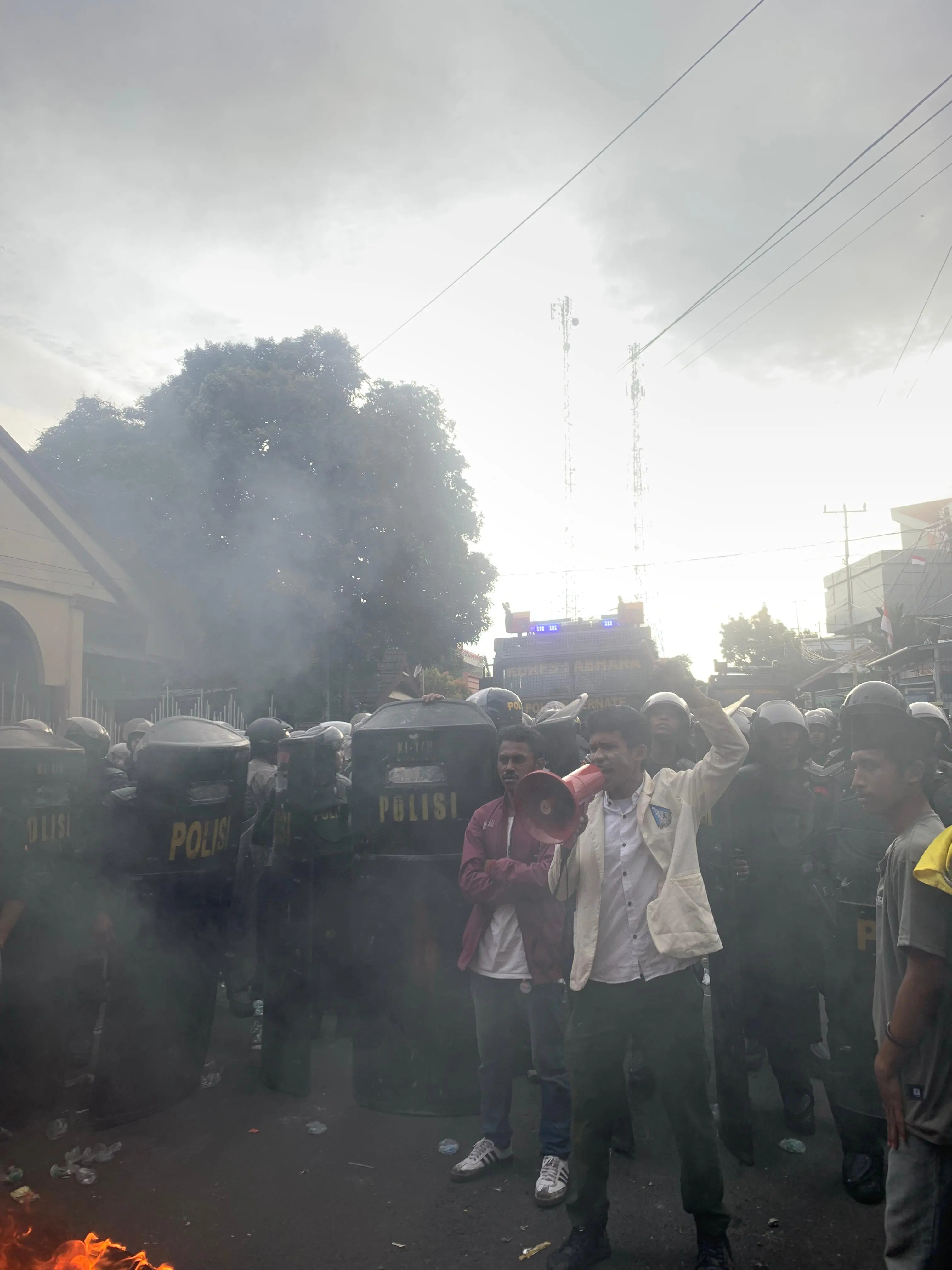 PD PII Kota Ternate dan Aliansi Malut Menggugat  Demo di Depan DPRD Kota Ternate
