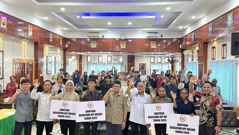 Berdialog Bersama Mahasiswa UNAMIN Saat Reses, Anggota DPD RI - Hartono Salurkan KIP Kuliah