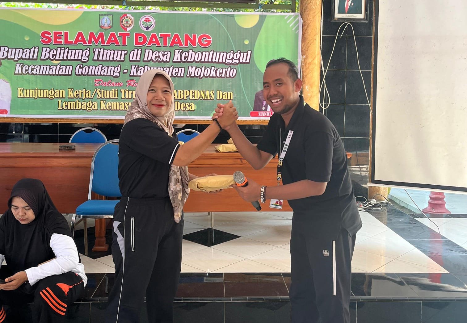 Kelompok KKN UNMU Surabaya 2024 bersama PKK Kebontunggul, Gelar Senam Pagi Untuk Pencegahan Stunting