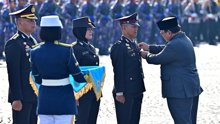 Presiden Prabowo Anugerahkan Tanda Kehormatan kepada Jajaran Polri