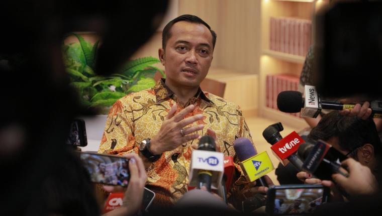 Pimpin Rapat dari Hambalang, Presiden Prabowo Bahas Pencegahan Kebakaran Hutan dan Lahan