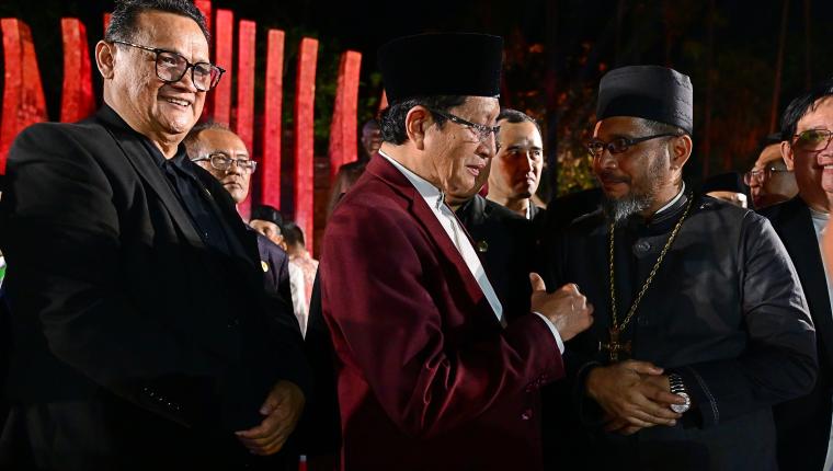 Rapat Terbatas di Hambalang: Presiden Tekankan Percepatan Pembangunan Bandara dan Mitigasi Kebakaran Hutan