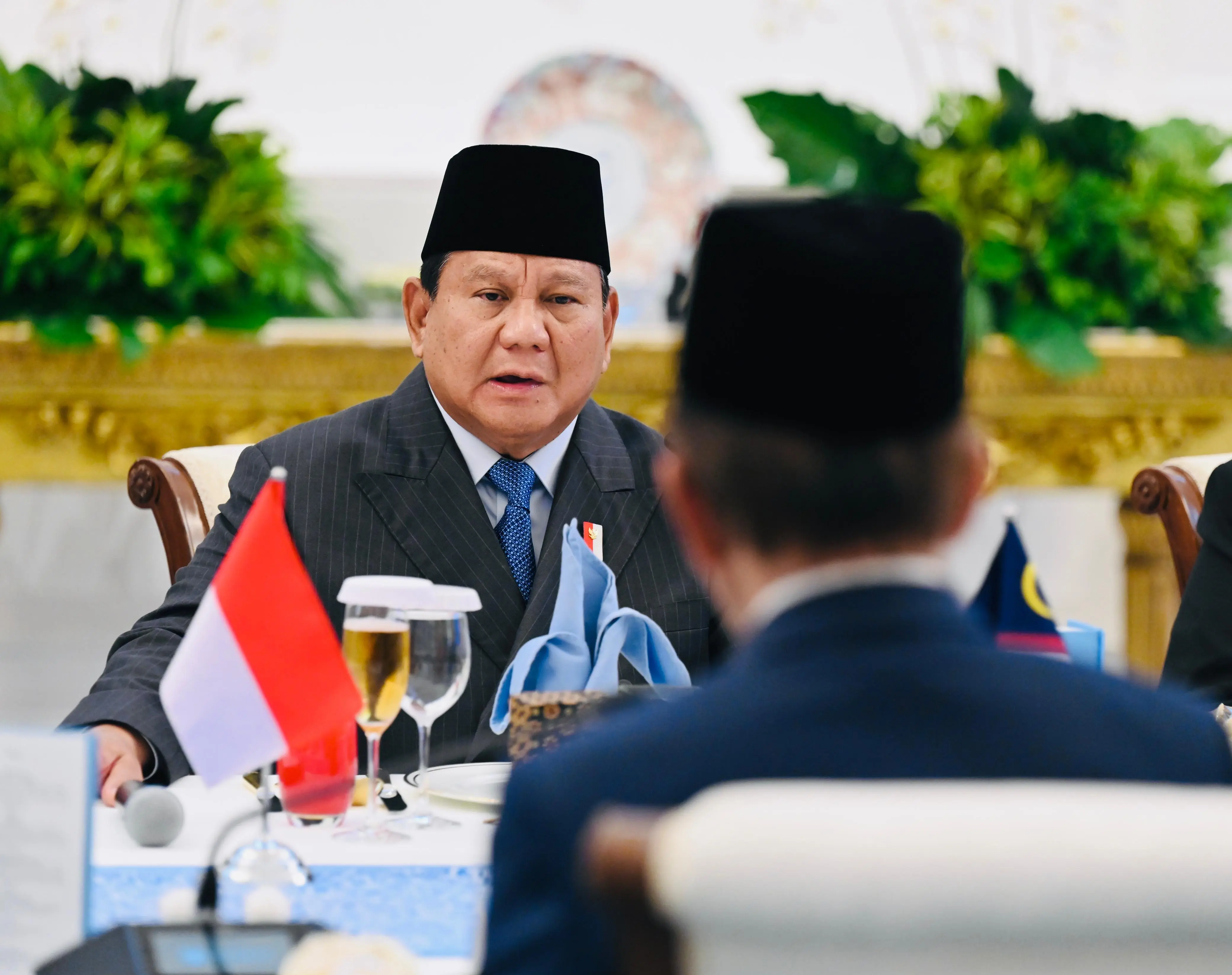 Hangat dan Bersahabat, Presiden Prabowo Sambut Kunjungan PM Malaysia Anwar Ibrahim di Istana Merdeka Jakarta