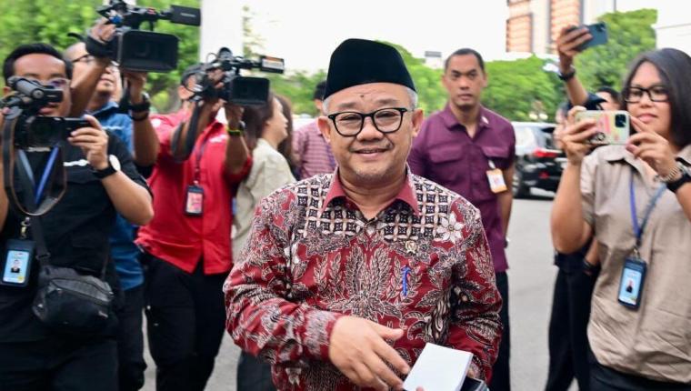 Presiden Prabowo Terima Laporan Mendikdasmen tentang Digitalisasi Pendidikan