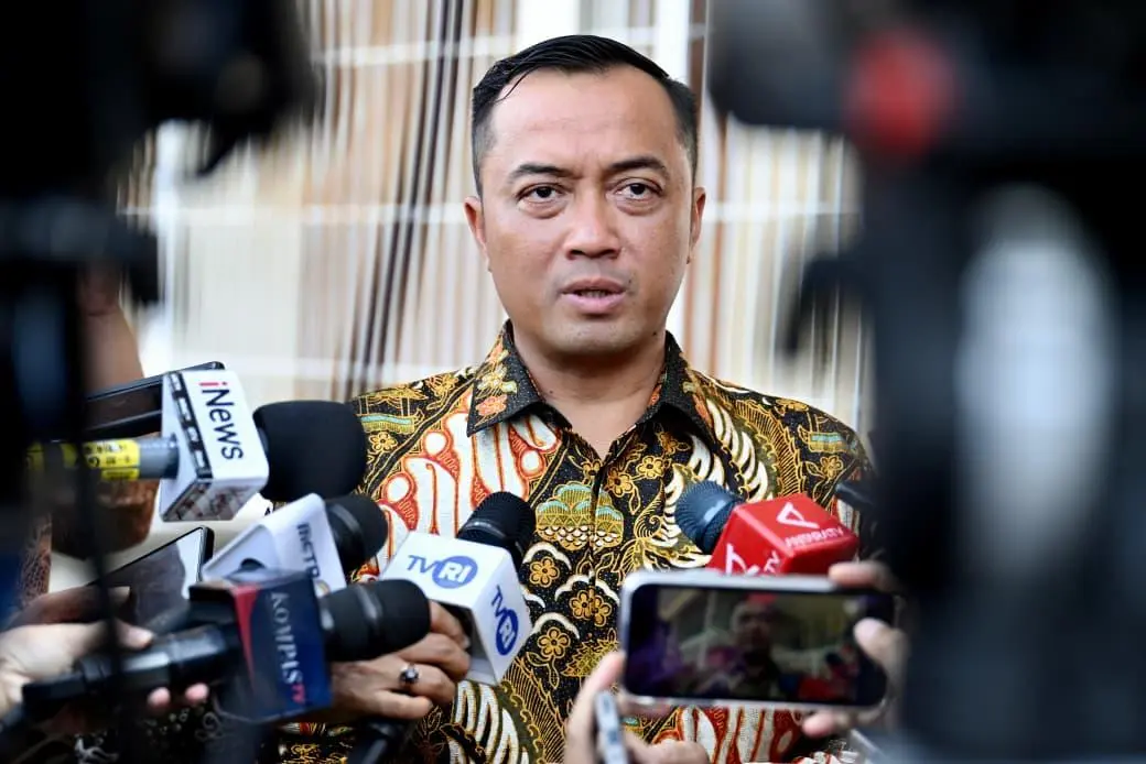 Tiba di tanah air, Presiden Prabowo langsung pimpin rapat bahas isu strategis nasional