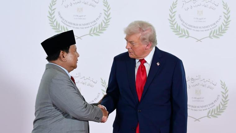 Momen jabat tangan dan pujian Presiden Trump untuk Presiden Prabowo