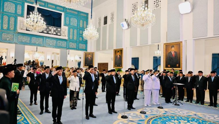Upacara khidmat di Istana Negara, Presiden Prabowo lantik dua wakil menteri dan dua asisten khusus