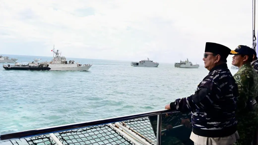 Presiden Prabowo saksikan demo laut TNI AL di Teluk Jakarta