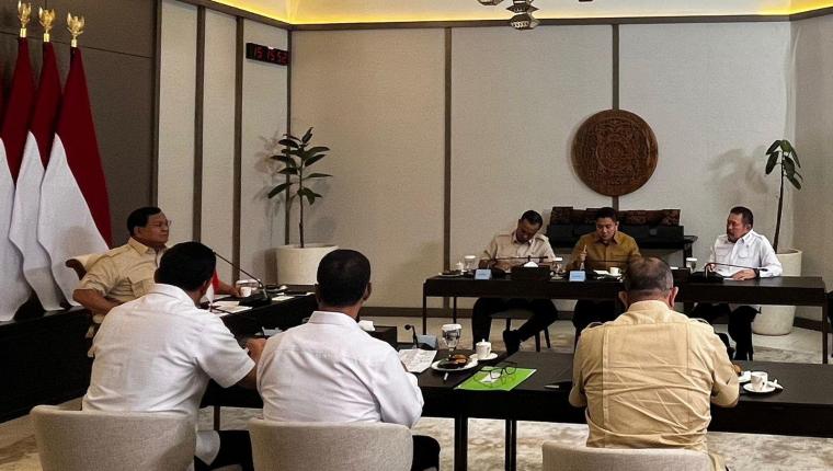 Rapat Terbatas di Hari Minggu, Presiden Prabowo Bahas Sejumlah Isu Strategis Nasional