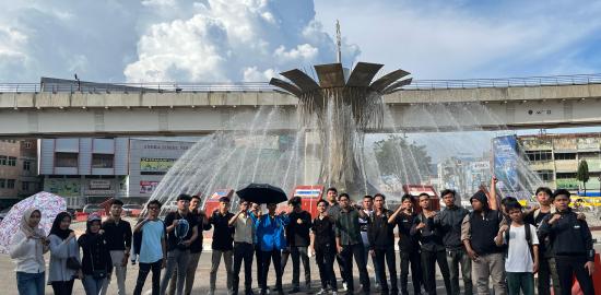 BEM Universitas PGRI Palembang Kabinet Jayasena Gelar Aksi "Tabur Tuai" di Tengah Kunjungan Presiden