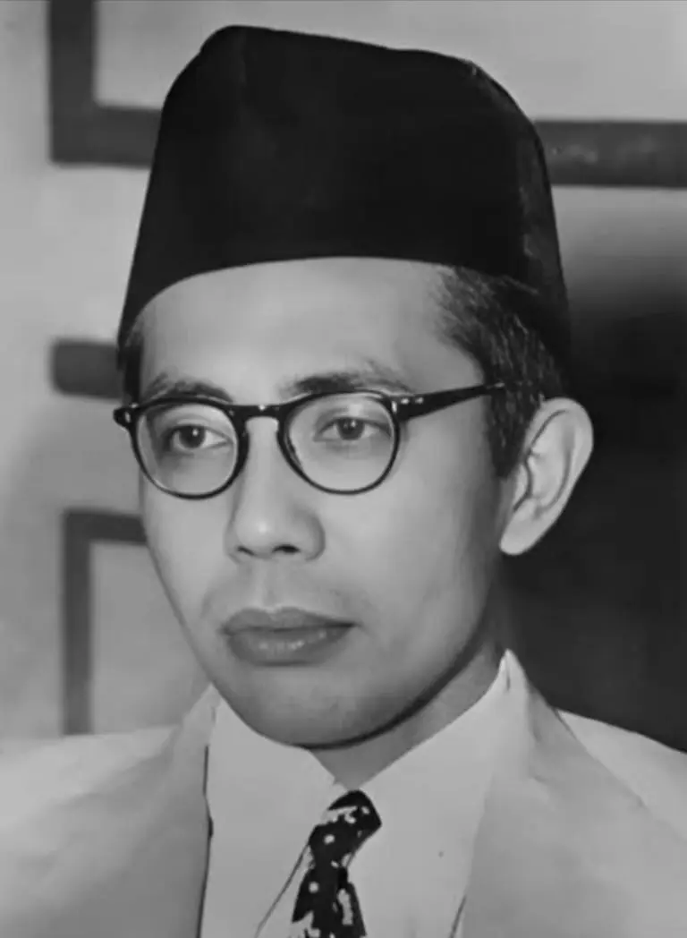 M Natsír & Momentum Lahirnya Kembali NKRI