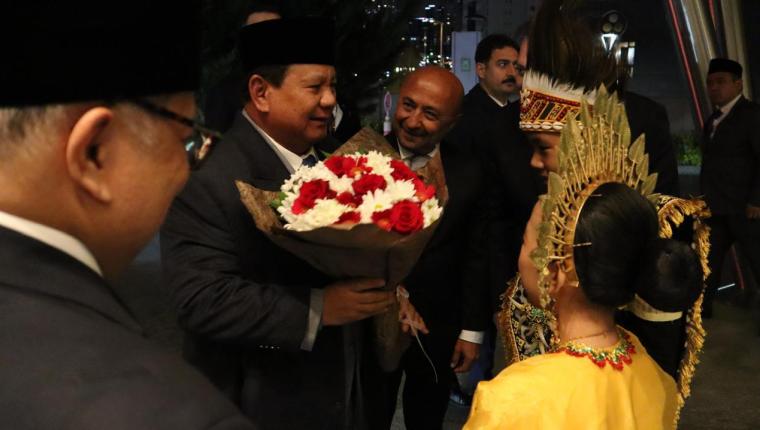 Antusiasme Diaspora dan Mahasiswa Indonesia Sambut Kedatangan Presiden Prabowo di Ankara