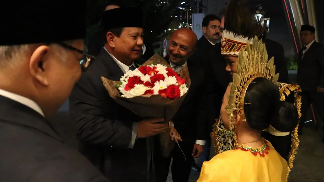 Antusiasme Diaspora dan Mahasiswa Indonesia Sambut Kedatangan Presiden Prabowo di Ankara