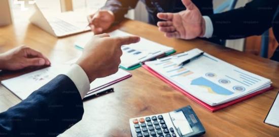 Oligarki dan 'Partner in Crime': Ketika Demokrasi Dikuliti dari Dalam