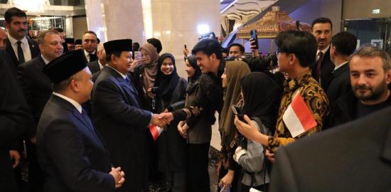 Sambutan Hangat dan Meriah Iringi Kedatangan Presiden Prabowo di Turki