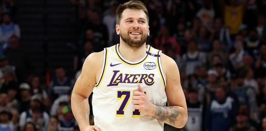 Luka Doncic Cetak 49 Poin, Antar Lakers Raih Kemenangan Perdana Musim Ini