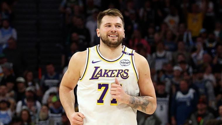 Luka Doncic Cetak 49 Poin, Antar Lakers Raih Kemenangan Perdana Musim Ini