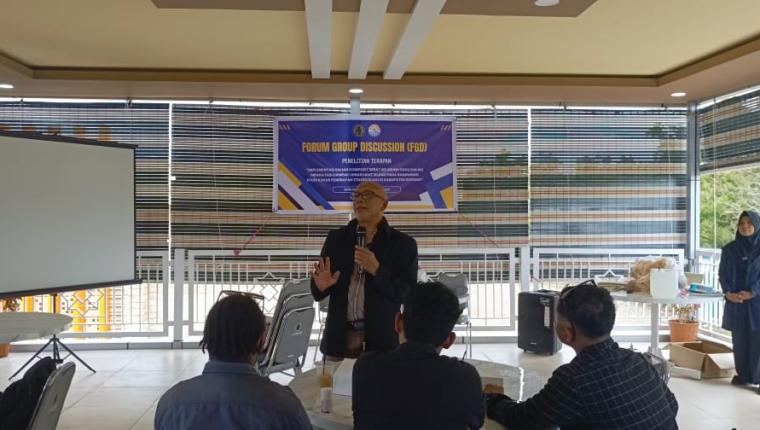 Jangan Dibuang! Selubung Sagu Berguna Tahan Panas Bangunan