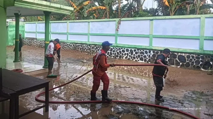 Tiga Daerah Dilanda Bencana Hidrometeorologi, BNPB Minta Warga untuk Tetap Siaga