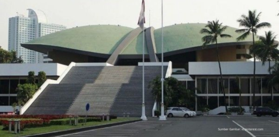 DPR soroti dugaan suap hakim kasus minyak goreng, sebut rakyat jadi korban dua kali