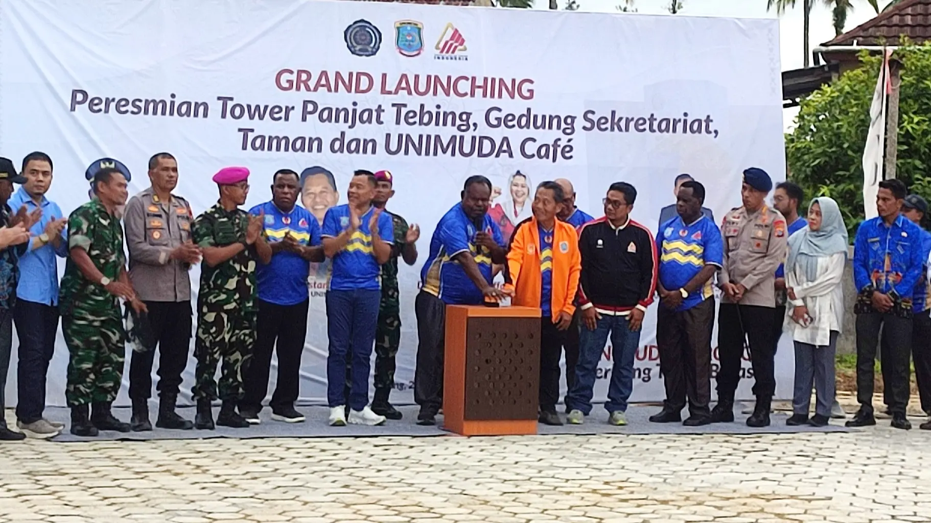 Tower Panjat Tebing di UNIMUDA Sorong Diresmikan Berskala Internasional