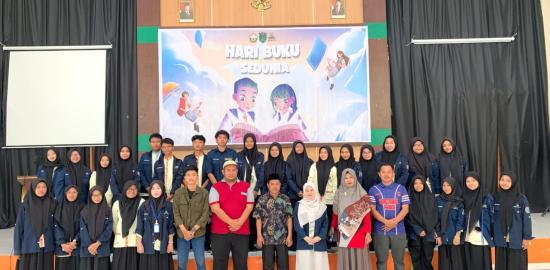 Kepala Sekolah MAN 2 Kota Palu, Apresiasi Kamus Bergambar Bahasa Dampelas Pada Seminar Hari Buku