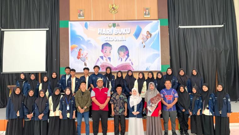 Kepala Sekolah MAN 2 Kota Palu, Apresiasi Kamus Bergambar Bahasa Dampelas Pada Seminar Hari Buku
