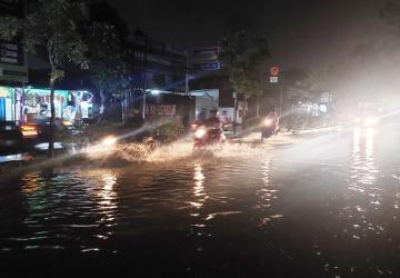 Hujan Lebat Melanda Kota Tangerang, Mengakibatkan Banjir dan Pohon Tumbang