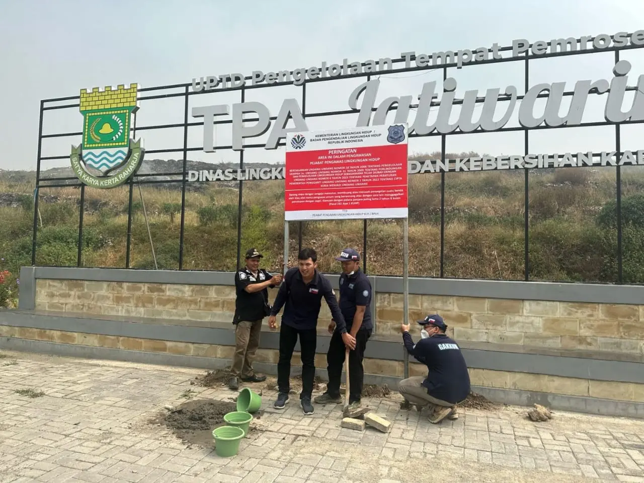 Diduga Pencemaran Lingkungan, KLH Menyegel TPA Jatiwaringin Tangsel