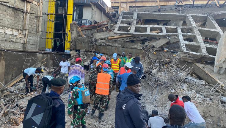 Pasukan Satgas BGC 39-F MONUSCO Evakuasi Korban Bangunan Runtuh di Wilayah Bankoko, Kongo