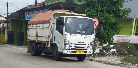 Truk Lalu Lalang di Pagi Hari, Sangat Meresahkan Warga Rangkasbitung
