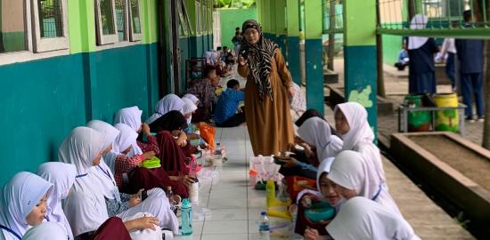 "Bangun Karakter Siswa, SMPN 1 Ciruas Gelar Program Makan Bersama"