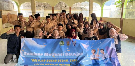 Belajar Bukan Beban: KKN Tematik 018 UIN SMH Banten Tanamkan Semangat Raih Impian di Daarunnadwah