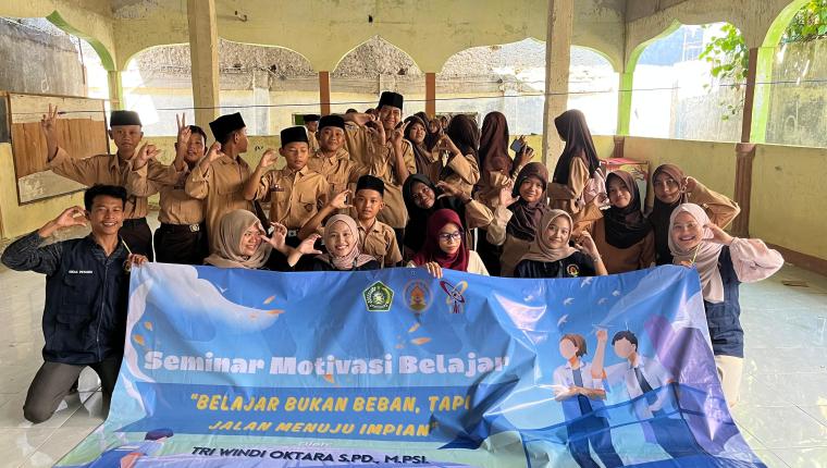 Belajar Bukan Beban: KKN Tematik 018 UIN SMH Banten Tanamkan Semangat Raih Impian di Daarunnadwah