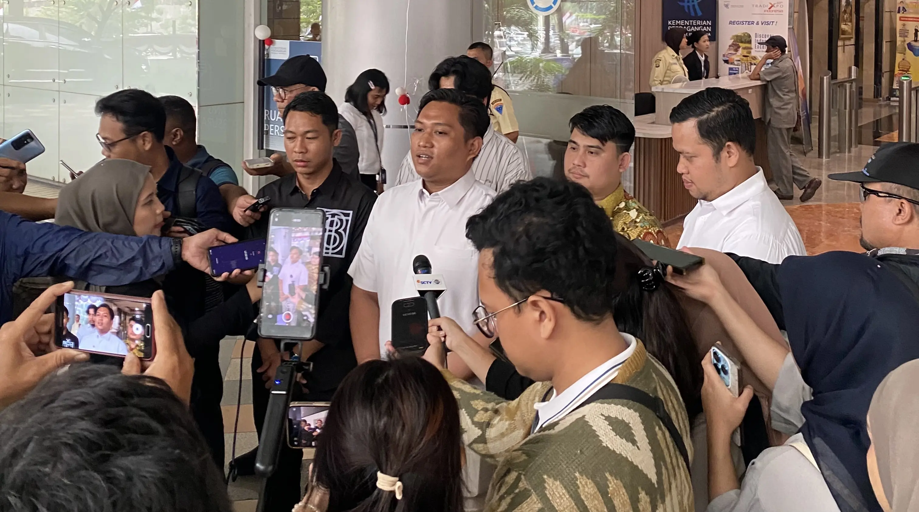 Poros Pelajar Desak Kemendag Tinjau Kebijakan Impor Food Tray untuk Program MBG