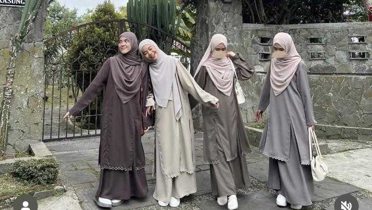 Tips Memakai Hijab Syar’i Tanpa Terlihat Tua