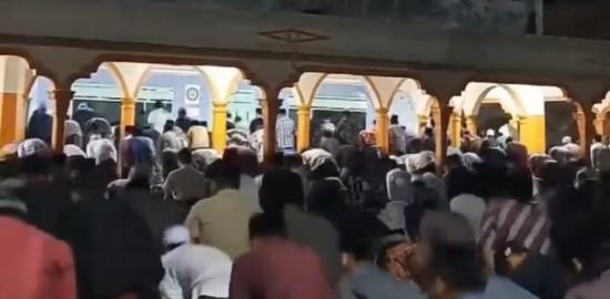 Viral, Salat Tarawih Cepat di Blitar