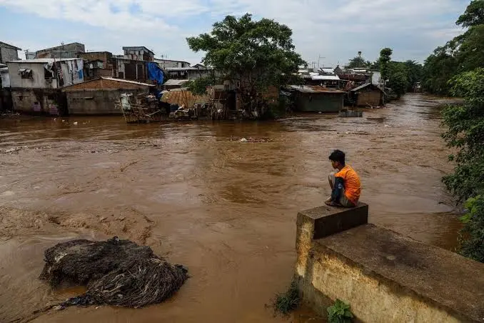 Peringatan Banjir BPBD Jakarta untuk Warga Bantaran Sungai Ciliwung