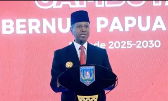 Apolo Safanpo Resmi Menjadi Gubernur Definitif Papua Selatan