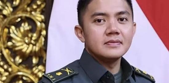 Sekretaris Kabinet Teddy Indra Wijaya Mendapat Kenaikan Pangkat ke Letnan Kolonel