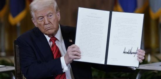 Perang Dagang Memanas, Trump Naikkan Tarif Impor China Hingga 104%