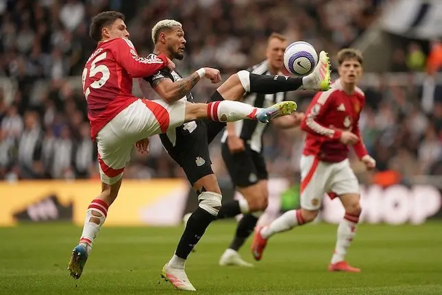 Newcastle United Bungkam Manchester United 4-1, Tembus Papan Atas Liga Inggris