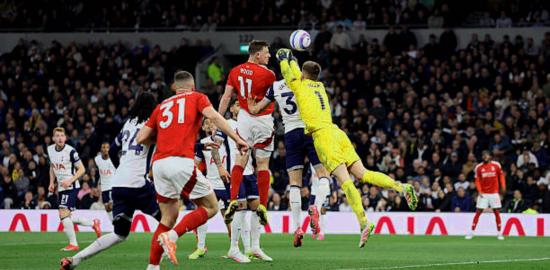 Tottenham Tumbang di Kandang, Nottingham Forest Bawa Pulang Tiga Poin