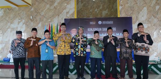 Kunjungi Sekolah, Mendikdasmen dan Komisi X DPR RI Tekankan Pentingnya Pendidikan Karakter