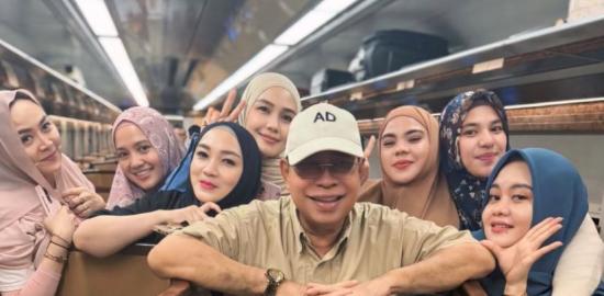 7 Bidadari Disamping Walikota Saat Ke Surabaya hadiri APEKSI