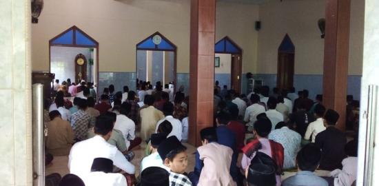 Ketimpangan Religiusitas: Mengapa Masjid Penuh Saat Tarawih tapi Kosong Saat Subuh?