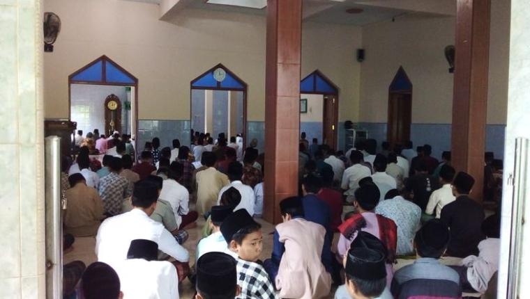 Ketimpangan Religiusitas: Mengapa Masjid Penuh Saat Tarawih tapi Kosong Saat Subuh?