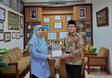 ISLaMS Serahkan Buku Laporan Penelitian kepada Akademisi dan Praktisi Hukum