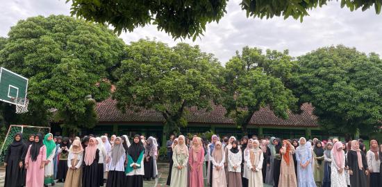 Tanamkan Nilai Kepedulian, SMP 1 Banguntapan Bantul Gelar Program Santunan Rutin untuk Siswa Yatim